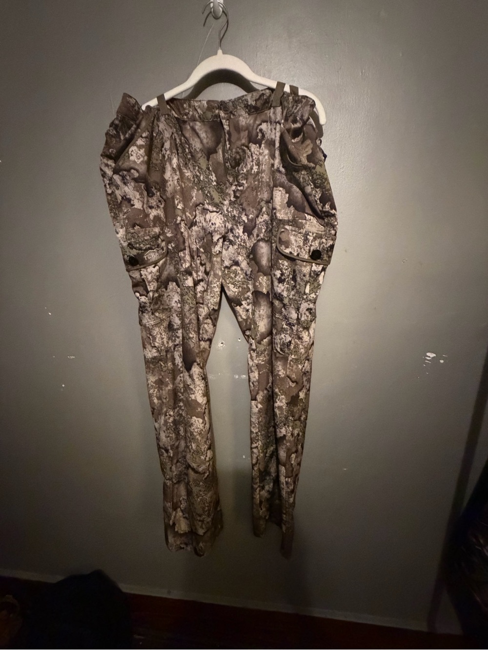 Men's Taupe Camouflage Cargo Pants with Multiple Pockets